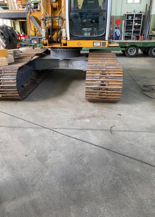 Bagger mit dem ursprünglichen Stahlketten-Laufwerk vor dem Umbau